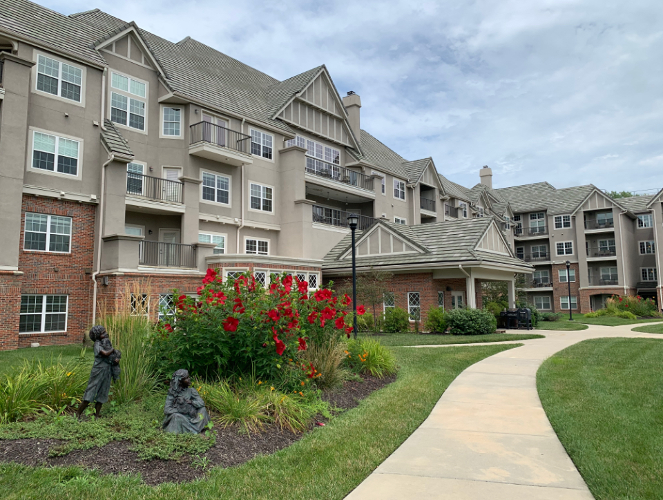 luxury-senior-assisted-independent-living-home-Kansas-City-MO